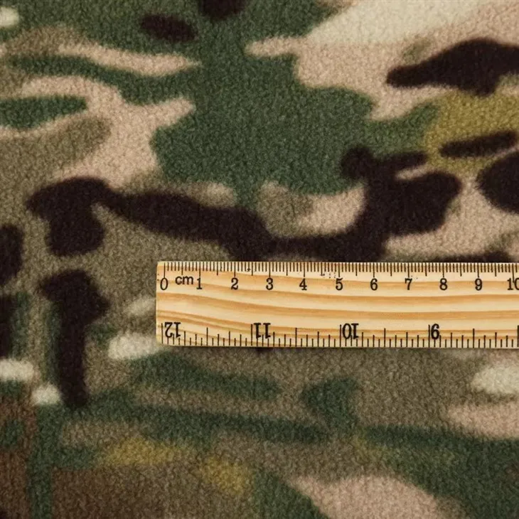 Vojaško potiskana tkanina iz polarnega flisa